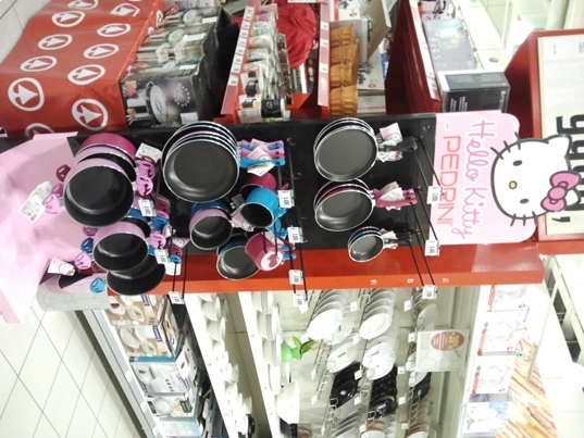 Hello Kittys serpenyők az intersparban