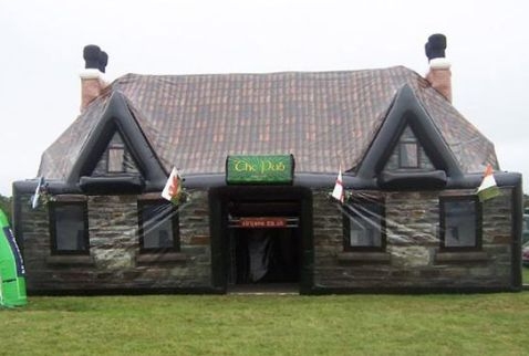 Felfújható pub