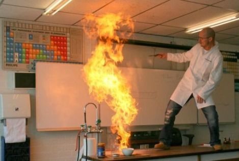 Benéztünk egy kémia órára 🙂