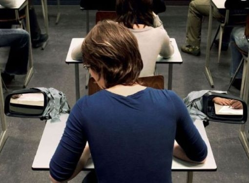 Eközben egy vizsgán . . . 