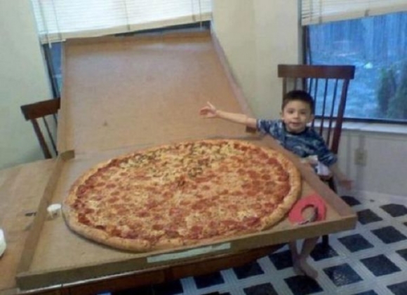 Anya mit mondtál, mekkora pizzát rendeljek ?