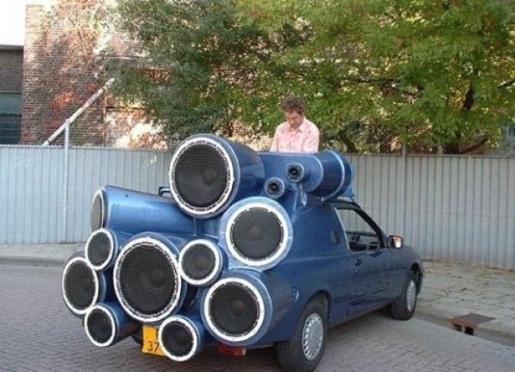 Szeretem ha jól szól a kocsiban a zene