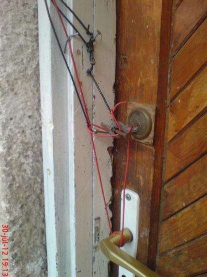 Így is be lehet zárni az ajtót...