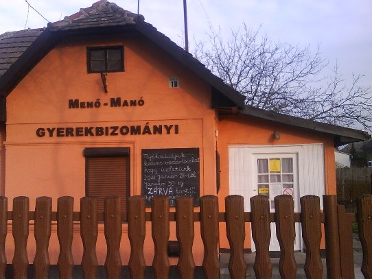 Eközben Debrecenben . . . 