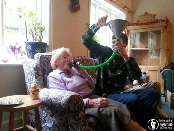 Na figyelj nagyi, akkor megmutatom miért nem tud a haverom még felkelni