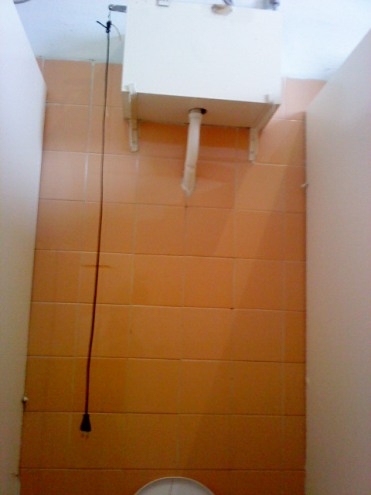 Helyszín : a makói kórház WC-je . . .