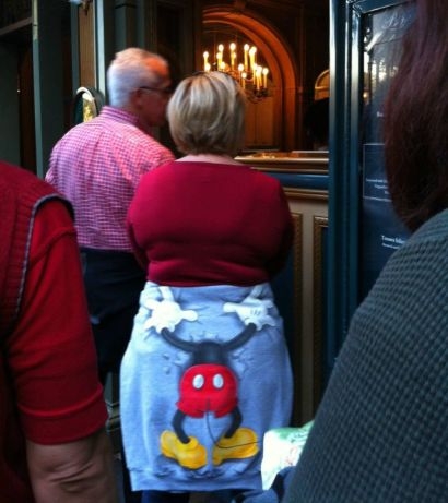 Ma is hűvös lesz még...egy pulcsi a derékra elfér