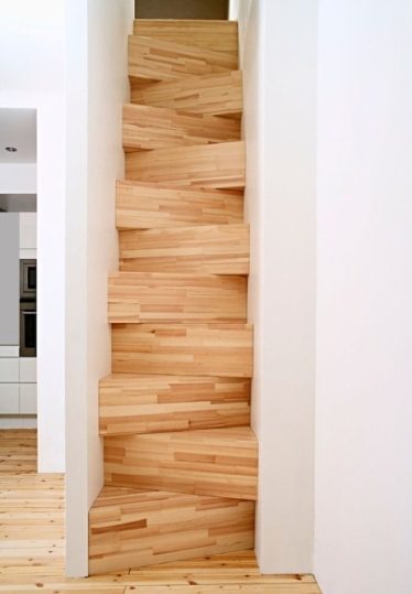 Ezen menj fel részegen . . .