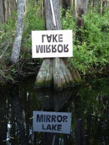 A tükör tó névtáblája hű nevéhez