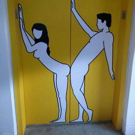 Csak egy liftajtó :P