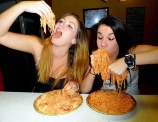 Szépen egyél, mert elveszem!