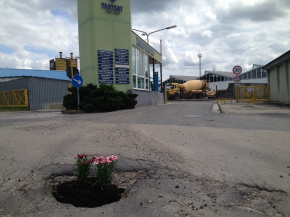 Eközben Szekszárdon . . . 