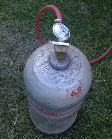 Grilleznek a cimborák . . . 