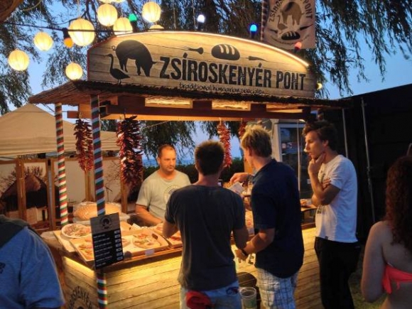 Zsíros kenyér áruda a Balcsin