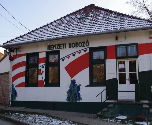 Ezt este meglessük . . . 