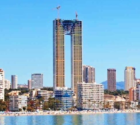 Spanyol felhőkarcoló - a liftet kilfelejtették