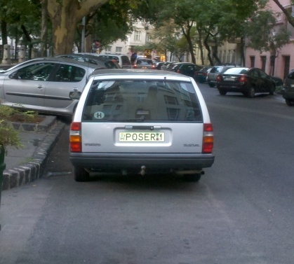 Eközben a Bakáts téren . . .