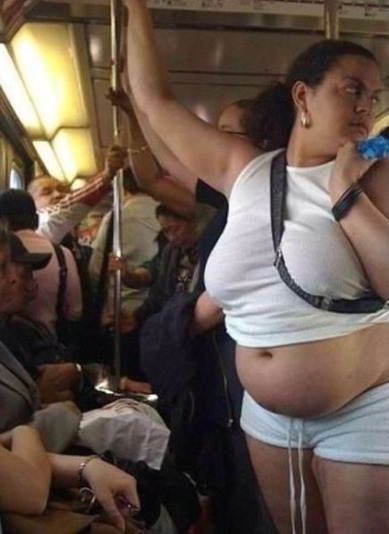 Itt a nyár, kivillan a lányok köldöke