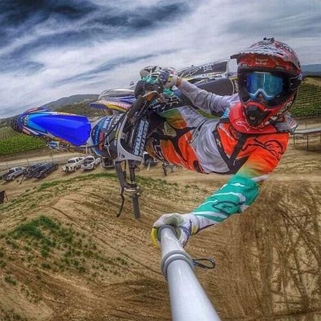 Megy a szelfizés mindenhol