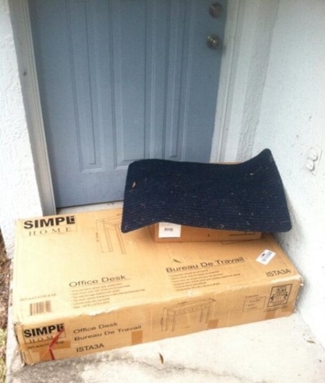 Önnek csomagja érkezett . . .