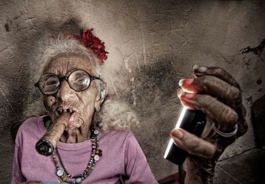 Joli néni berágott