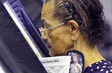 Chuck Norris fülbevaló