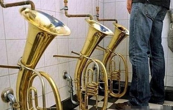 Eközben a zeneakadémián