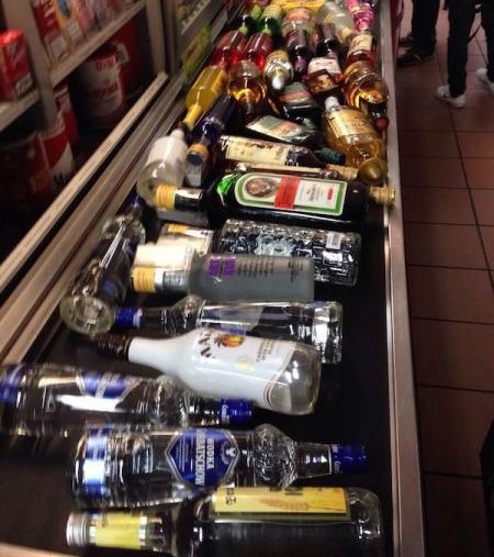 Este pótszilveszteri bulit tartunk a haverokkal