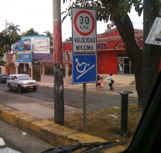 Felfelé tolókocsival maximum 30-al