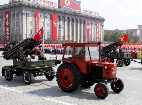 Katonai parádé Észak-Koreában