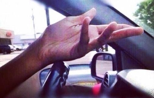 Nemzetközileg ismert kézjelzés