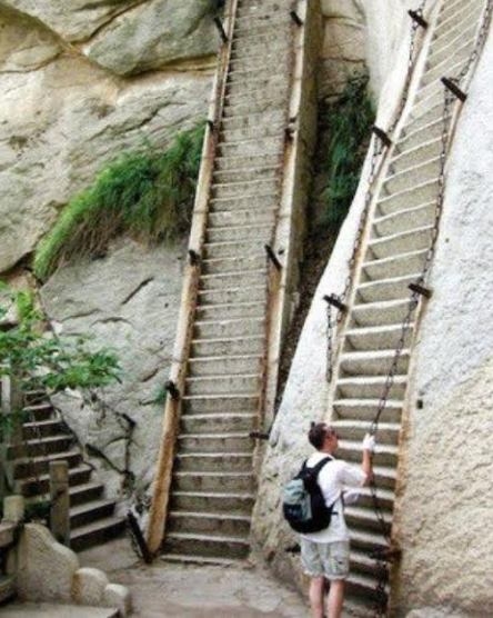 Eközben Kínában...