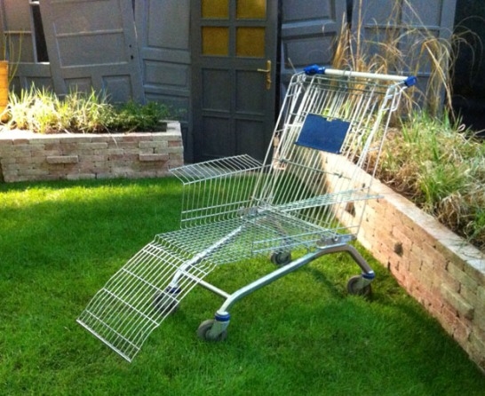 Napozóágy bevásárlókocsiból