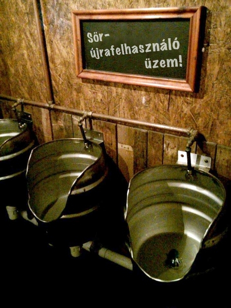 Eközben egy kocsmában...