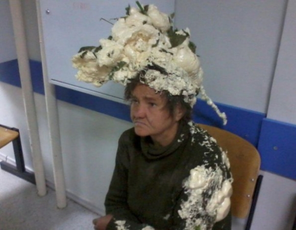 Csókolom nénje....