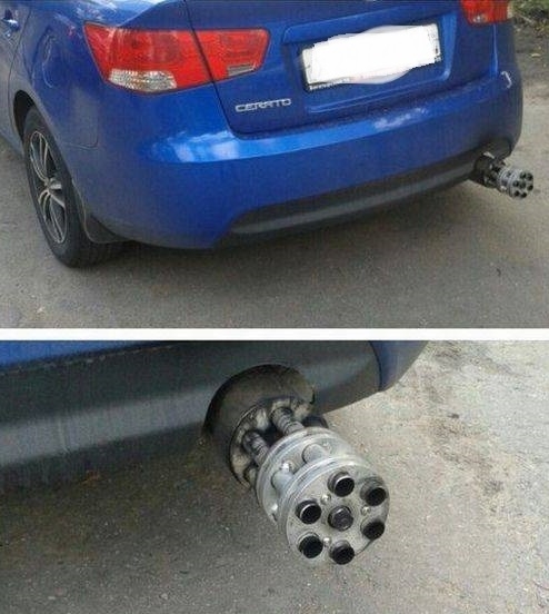 Egy bizarr kipufogó megoldás