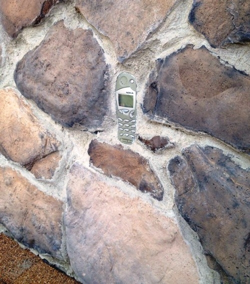 Kőműves Kelemenné elérhető