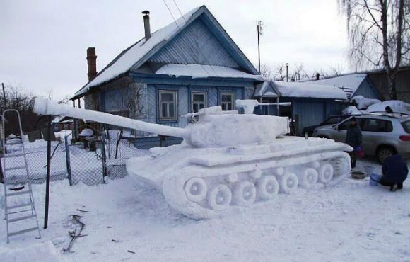 Van aki nem hóembert épít...