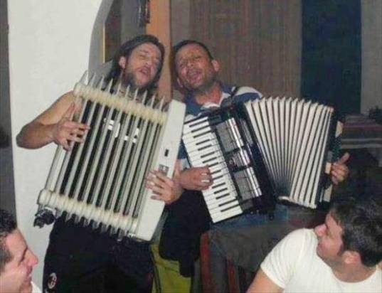 Kemény bulit toltak a fiúk tegnap...