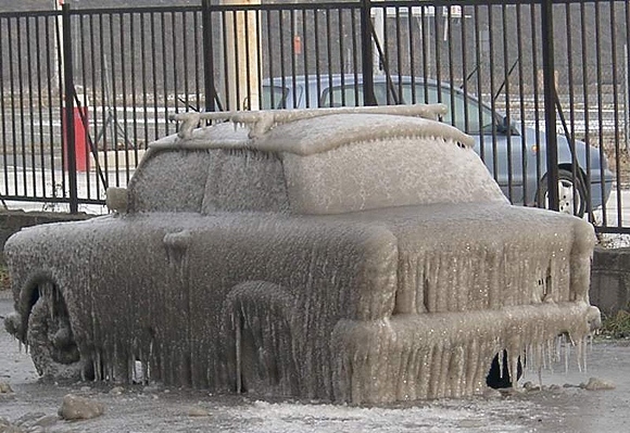 Nem gond, van jégkaparom...