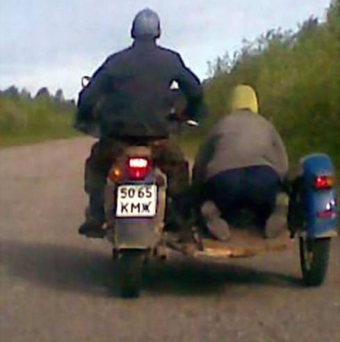 Kapaszkodjon Joli néni, indulunk