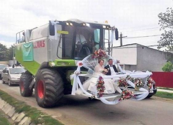 Lakodalom van a mi utcánkban...