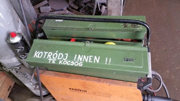 Szerelő barátunk rosszul viseli, ha...