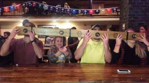 Kínos pillanatok a kocsmában