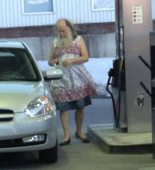 Béla nénit kemény fából faragták...