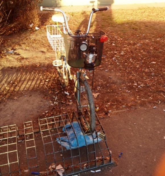 Ő ezzel jár a madaras teszkóba