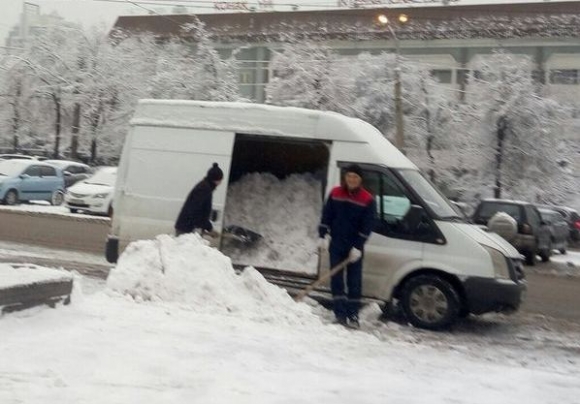 Munkában a Szállító