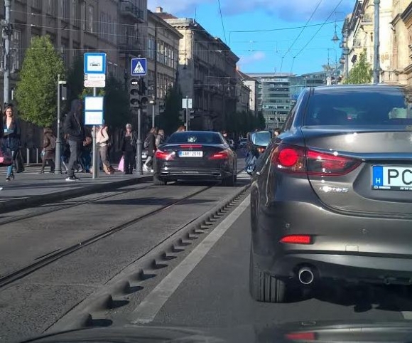 Új villamosok járnak a Fővám téren