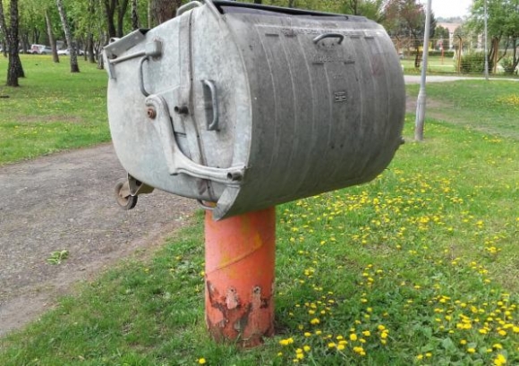 Májusfa állítás Ózdon