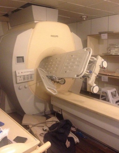 Úgy sejtem, hogy ennek a valakinek...